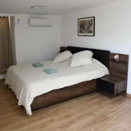 Maison D'hotes - Chambre-kitchenette-salle De Bain-espace Exterieur 3*
